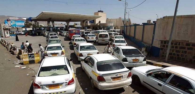الحوثيون يفاقمون معاناة اليمنيين برفع أسعار الوقود