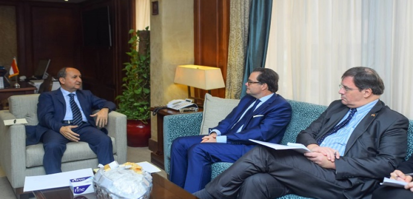 وزير التجارة يبحث مع سفير فرنسا بالقاهرة تعزيز علاقات الشراكة التجارية بين البلدين خلال المرحلة المقبلة
