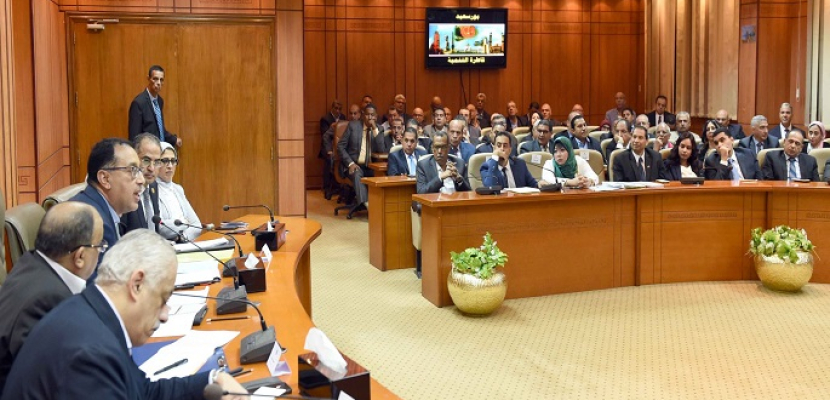 بالصور- مدبولي يتفقد عدة مشروعات خلال جولته في بورسعيد.. ويلتقي أعضاء مجلس النواب والقيادات التنفيذية بالمحافظة