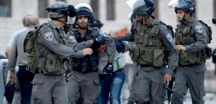 قوات الاحتلال تعتقل فلسطينيا برام الله وتصيب 4 بالرصاص