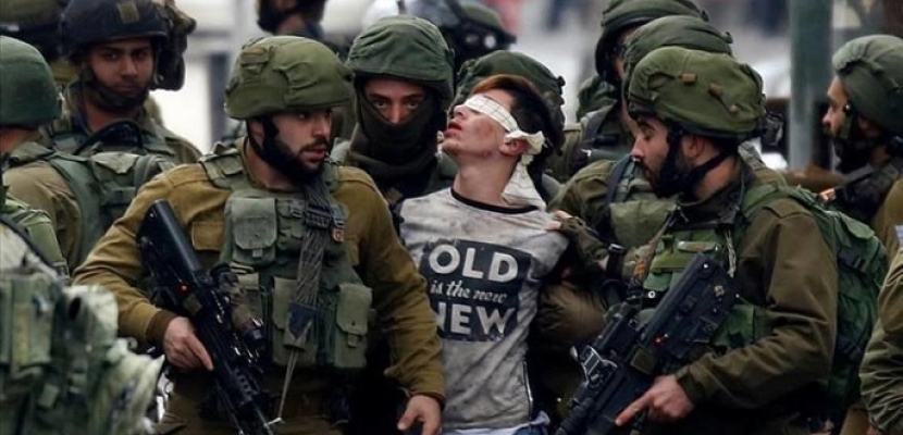 قوات الاحتلال الإسرائيلي تعتقل 5 فلسطينيين في الخليل وبيت لحم جنوب الضفة