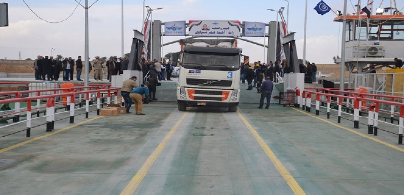 نجاح عبور أول قافلة لسيارات النقل بكوبري الشهيد “أحمد الشبراوي” بالسويس