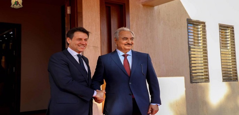 بالصور.. حفتر يستقبل رئيس الوزراء الإيطالي بمقر القيادة العامة الليبية