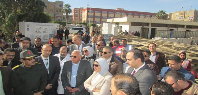 خلال زيارتها لبورسعيد .. وزيرة الصحة تدعو المواطنين لتسجيل بيناتهم بوحدات طب الأسرة