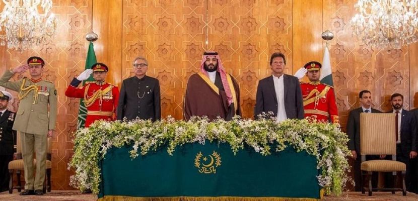 ولي العهد السعودي يبحث مع رئيس مجلس الشيوخ الباكستاني التعاون الثنائي