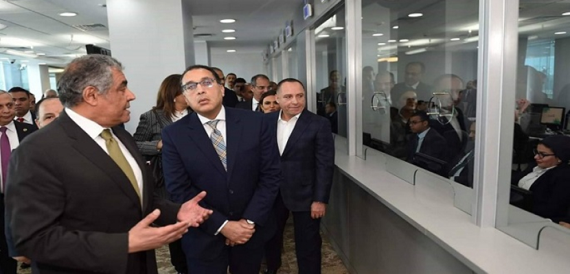بالصور .. رئيس الوزراء يتفقد مركز الخدمات اللوجستية بمطار القاهرة والإعلان عن بدء تشغيل منظومة ” نافذة “