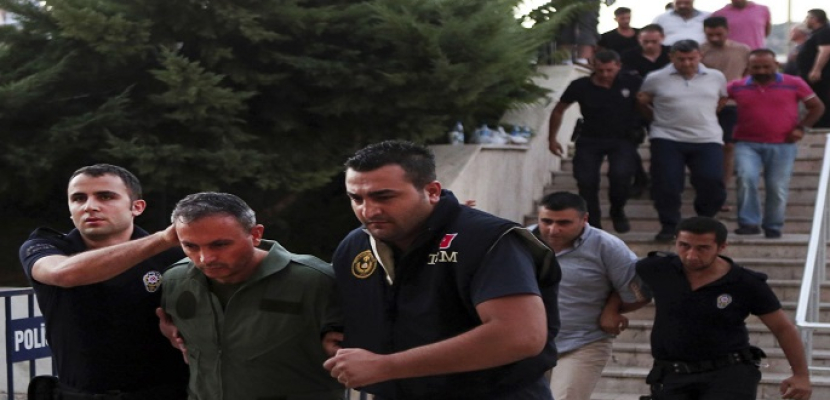 تركيا تحقق مع زعيمين كرديين وتعتقل 21 انتقدوا هجومها في سوريا