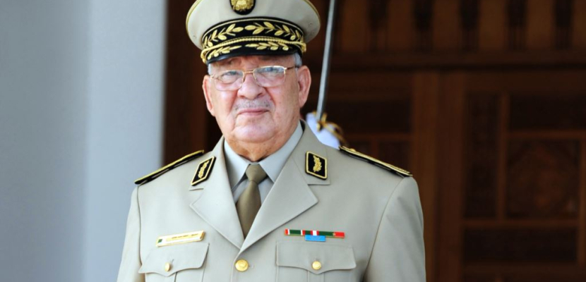 رئيس الأركان الجزائري يجدد تمسك الجيش بالمخارج الدستورية لحل الأزمة السياسية