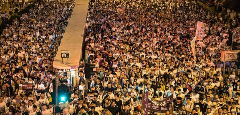 اشتباكات وأزمة سياسية في هونج كونج على خلفية قانون تسليم المطلوبين للصين