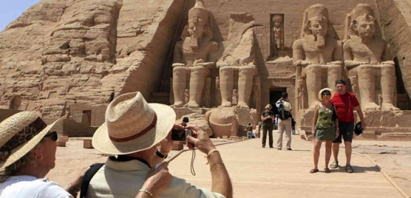 وصول 6 أفواج سياحية إلى القاهرة لزيارة المعالم الأثرية