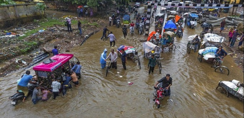 ارتفاع عدد ضحايا الفيضانات في إندونيسيا إلى 20 قتيلا