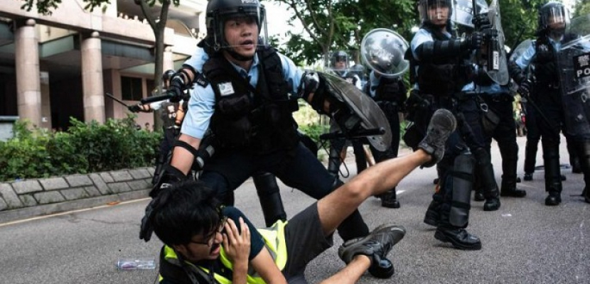 اعتقال 29 شخصا عقب اشتباكات بين متظاهرين وقوات الأمن في هونج كونج