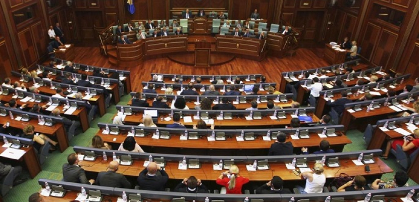 النواب الكوسوفيون يصوتون على حل البرلمان تمهيدا لانتخابات مبكرة