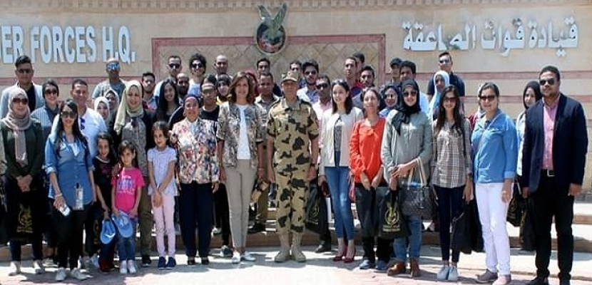 القوات المسلحة تنظم زيارات لوفد شبابى من المصريين بالخارج لقيادة قوات الصاعقة والكلية الجوية ومشروع الجلالة