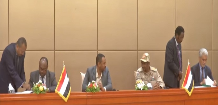 ترحيب عربي ودولي بالتوقيع على الوثيقة الدستورية في السودان