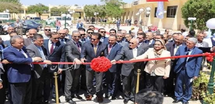 بالصور .. افتتاح أول معمل مصري صيني لتصنيع الألواح الشمسية في سوهاج