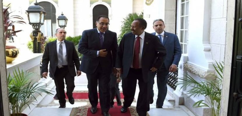 جلسة مُباحثات مُوسعة برئاسة رئيسي وُزراء مصر والسودان