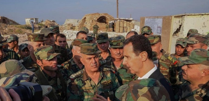 الأسد يتفقد الخطوط الأمامية ببلدة الهبيط في ريف إدلب