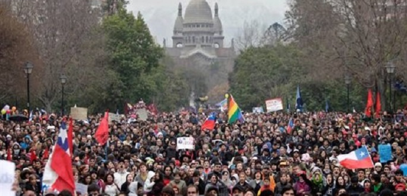 استمرار الاحتجاجات في تشيلي رغم تغيير الرئيس بينيرا لثمانية من وزراء حكومته