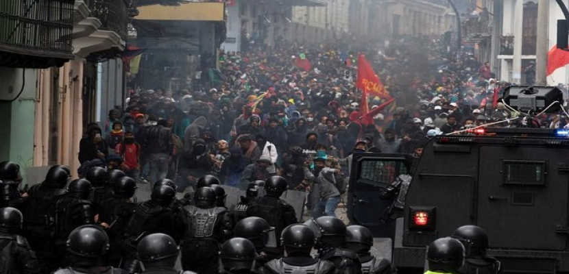 احتجاجات السكان الأصليين تهز الإكوادور والرئيس يشجب “محاولة انقلاب”