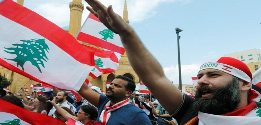 تواصل الاحتجاجات في لبنان لليوم الرابع مع قرب انتهاء مهلة الحريري