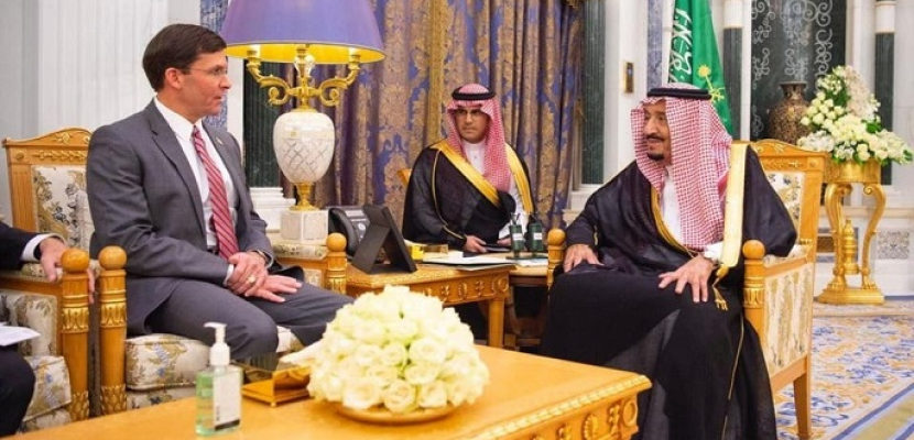 بالصور.. العاهل السعودي يستعرض مع وزير الدفاع الأمريكي أوجه التعاون الاستراتيجي بين البلدين