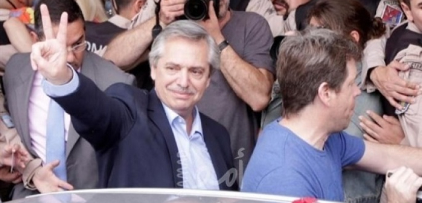 فوز مرشح اليسار فرنانديز في الانتخابات الرئاسية بالأرجنتين
