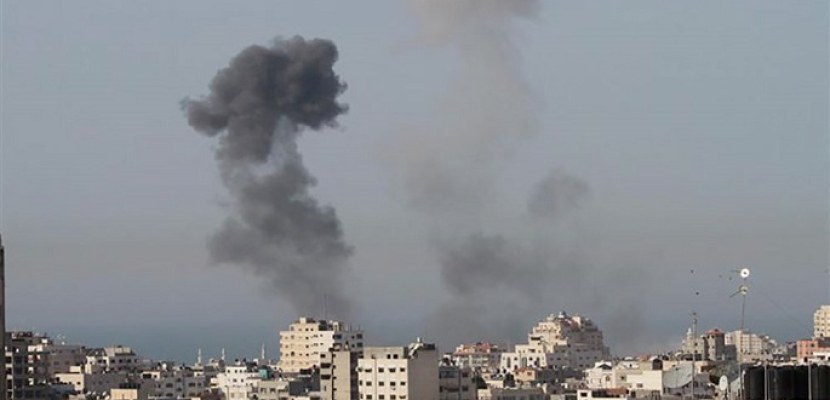 الاحتلال الإسرائيلي يشن سلسلة غارات على غزة ويلحق أضرارا بممتلكات الفلسطينيين