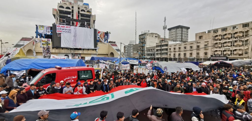 تجدد الاحتجاجات في العراق .. والمتظاهرون يواصلون حصار حقل الناصرية