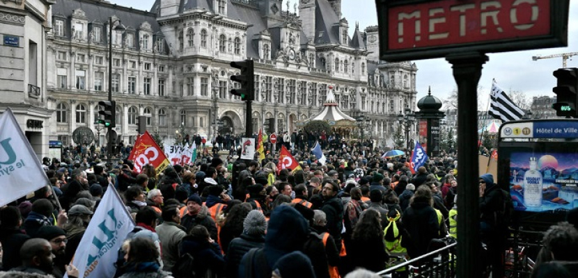 فرنسا تترقب كلمة ماكرون مع استمرار الإضراب ضد إصلاح أنظمة التقاعد