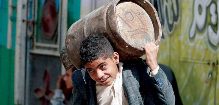 الشرق الأوسط : الحوثيون يفاقمون خنق الاقتصاد مقابل مساعٍ حكومية لإنعاشه