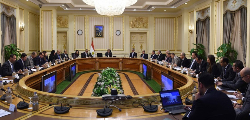 بالصور.. رئيس الوزراء يترأس الاجتماع الأول للجنة الاستثمار وتشكيل مجموعة عمل لتحسين ترتيب مصر بمؤشر التنافسية العالمي