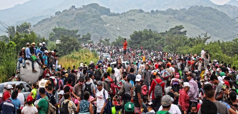 مئات المهاجرين من هندوراس يصلون حدود المكسيك وجواتيمالا سعيا للعبور إلى أمريكا