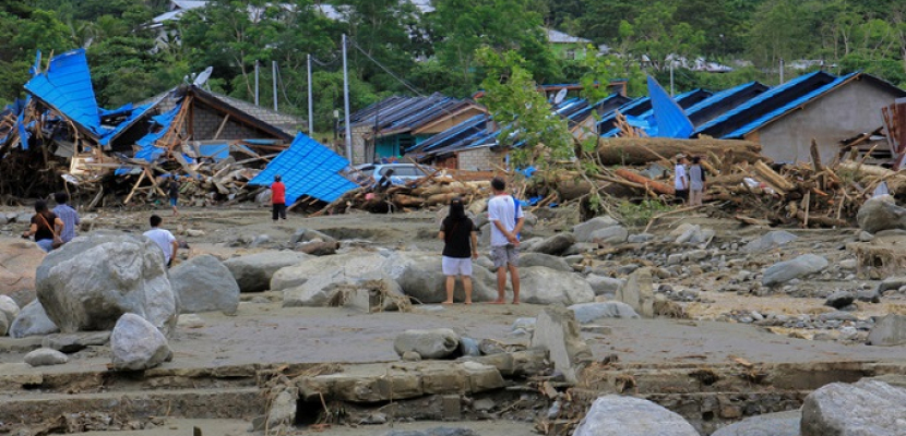 ارتفاع حصيلة قتلى فيضانات إندونيسيا وتيمور الشرقية إلى أكثر من 90 شخصا