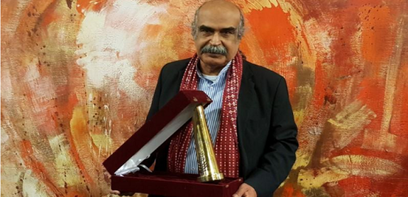 البحريني قاسم حداد يتوج بجائزة ملتقى القاهرة الدولي للشعر العربي
