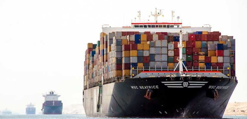قناة السويس تسجل عبور 1645 سفينة خلال يناير الماضي بحمولات 7.105 مليون طن