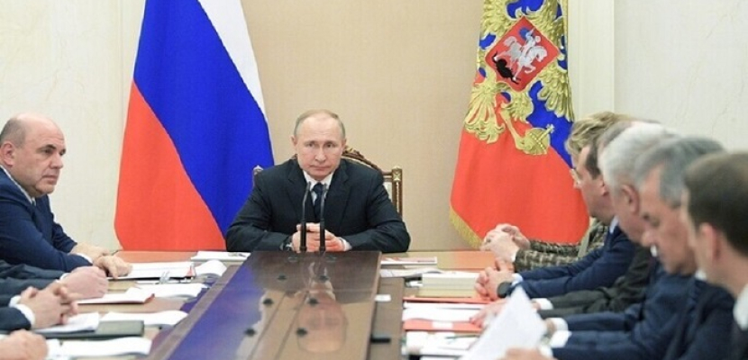 بوتين يبحث مع أعضاء مجلس الأمن الروسي الوضع الاقتصادي وتطوير لقاح ضد كورونا