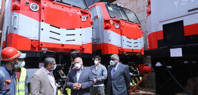 بالصور.. وزير النقل يشهد وصول 20 جرار سكة حديد جديدة إلى ميناء الإسكندرية
