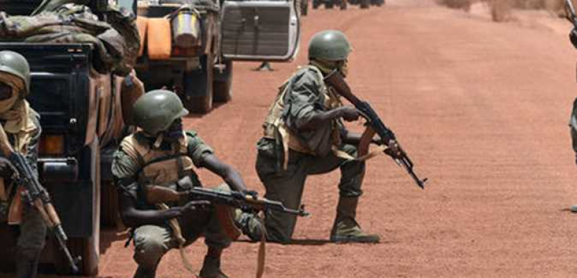 إطلاق سراح 12 مسؤولاً مدنياً وعسكرياً في مالي اعتقلوا إثر الانقلاب