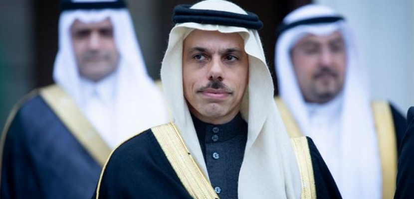 وزير خارجية السعودية يجري هاتفيا محادثات مع نظيره الكويتي
