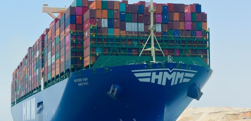 بالصور.. قناة السويس تشهد عبور ثاني أكبر سفينة حاويات في العالم