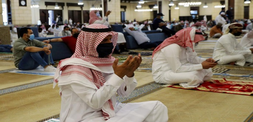 السعودية تمنع صلاة عيد الأضحى في الأماكن المكشوفة وتكتفي بالمساجد