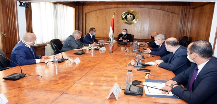 وزيرة التجارة والصناعة تستعرض مع ممثلى المجالس التصديرية خطة الارتقاء بالصادرات المصرية