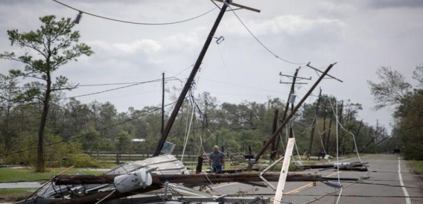 مركز الأعاصير بأمريكا: الإعصار لورا ضعف وتحول إلى عاصفة