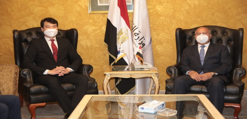 بالصور.. وزير النقل يبحث مع سفير كوريا الجنوبية في القاهرة تعزيز التعاون الثنائي