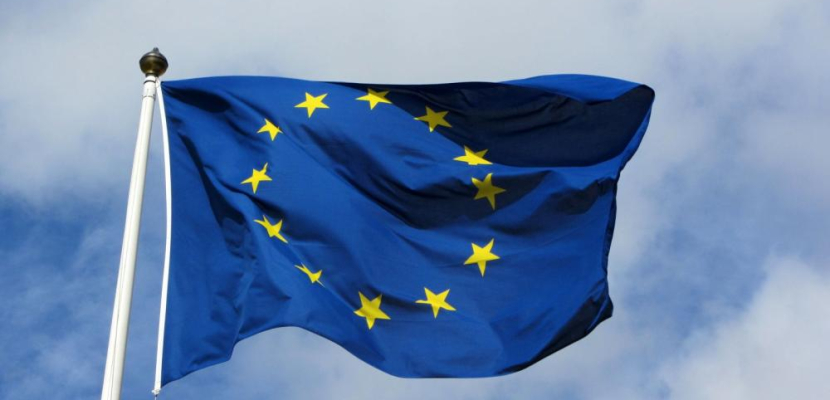 بلومبرج الأمريكية: المفوضية الأوروبية تبحث مصادرة أصول روسيا ومنحها لأوكرانيا