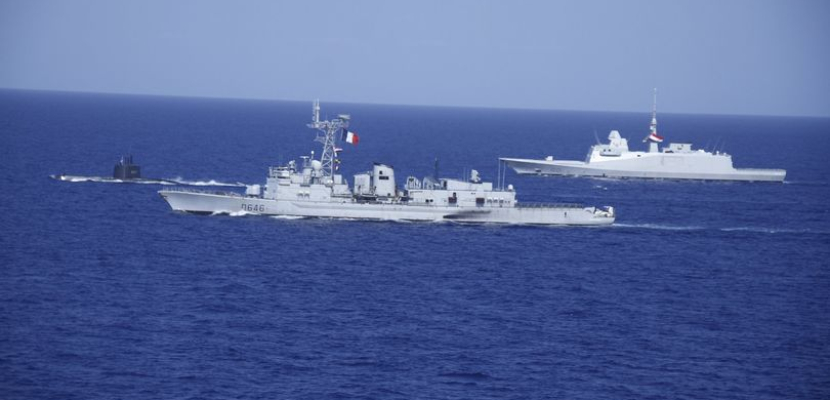 القوات البحرية المصرية والفرنسية تنفذان تدريباً بحرياً عابراً في نطاق الأسطول الشمالي بالبحر المتوسط