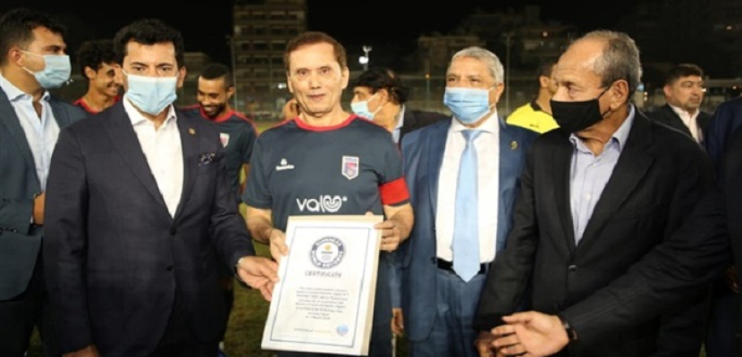فيفا يحتفي بالمصري “بهادر” أكبر لاعب في تاريخ كرة القدم