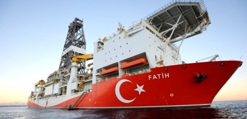 اليونان تتهم تركيا بإحداث الفوضى وتعريض الأرواح للخطر في بحر إيجة