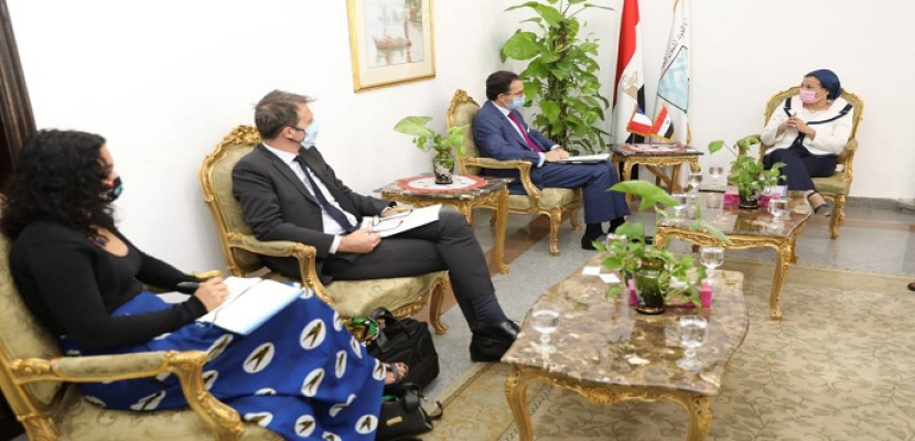 بالصور.. وزيرة البيئة تبحث مع السفير الفرنسي فرص القطاع الخاص للاستثمار البيئي في مصر